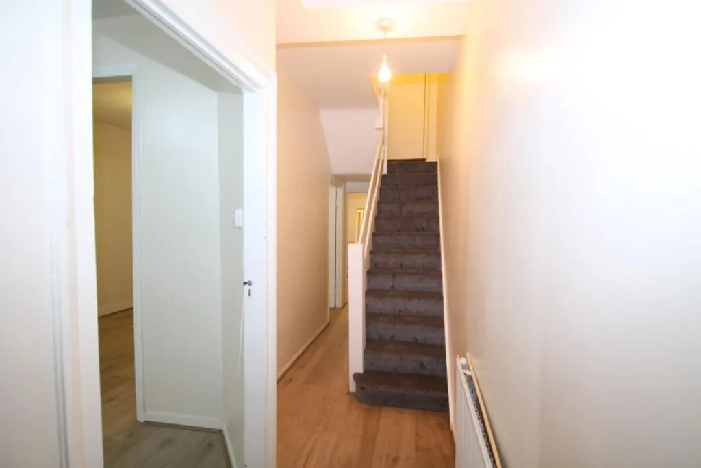 3 bedroom end of terrace house for rent