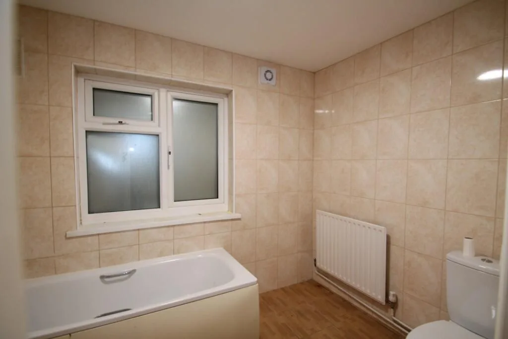 3 bedroom end of terrace house for rent