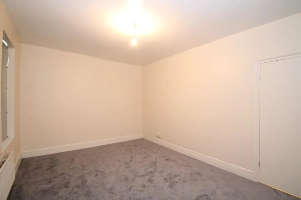 3 bedroom end of terrace house for rent