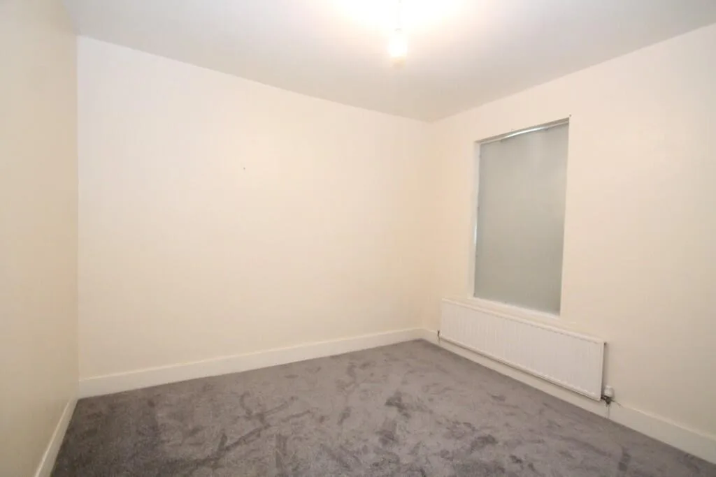 3 bedroom end of terrace house for rent