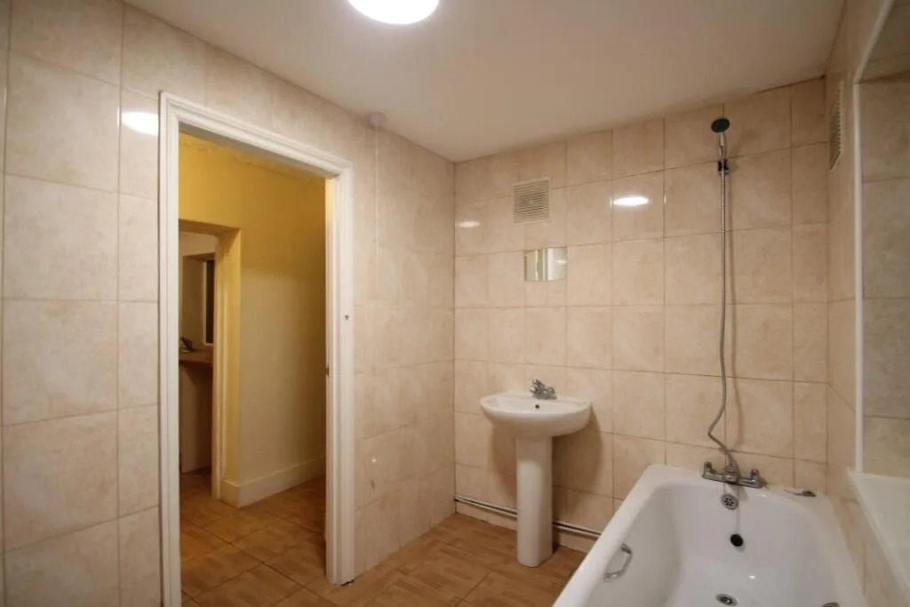 3 bedroom end of terrace house for rent