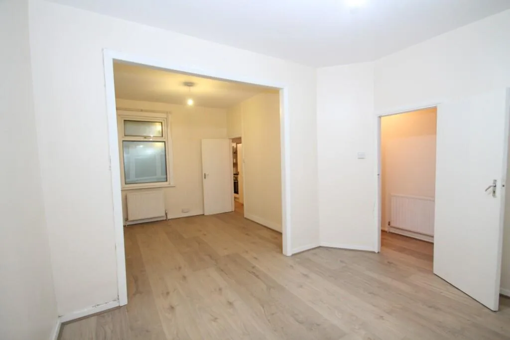 3 bedroom end of terrace house for rent