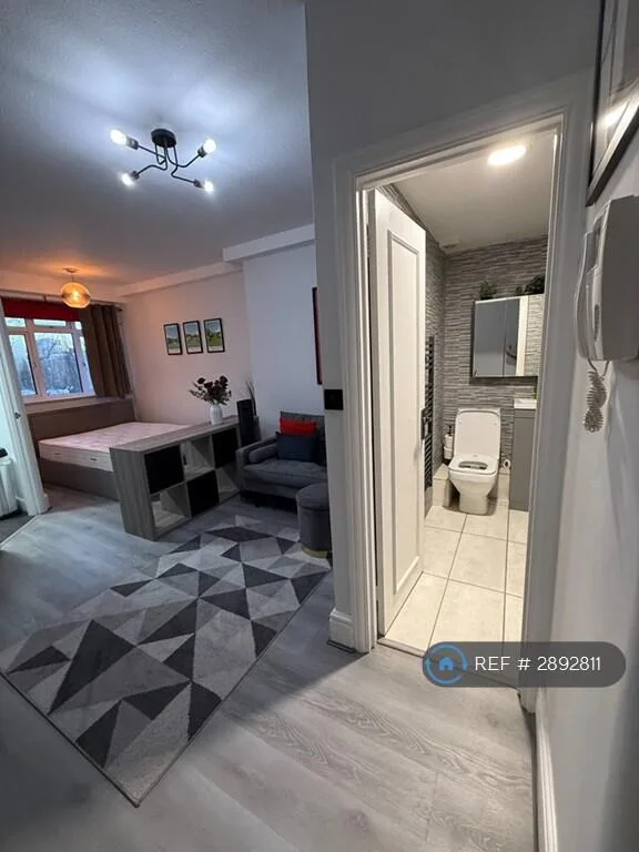 Studio flat for rent