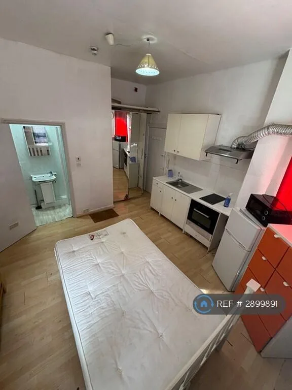 Studio flat for rent