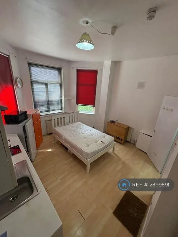 Studio flat for rent