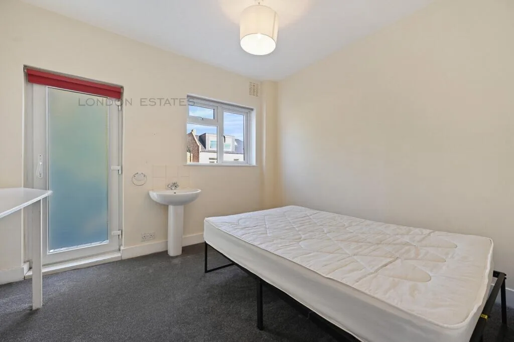3 bedroom maisonette for rent
