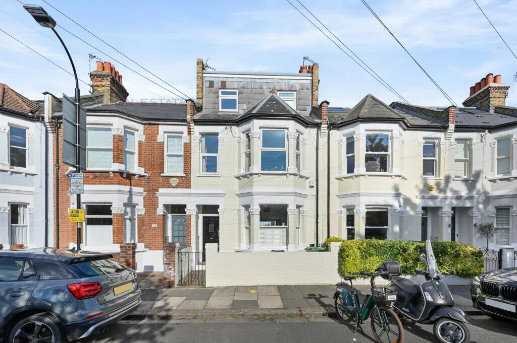 3 bedroom maisonette for rent
