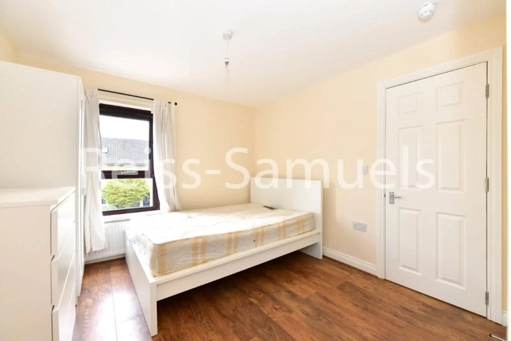 6 bedroom terraced house for rent
