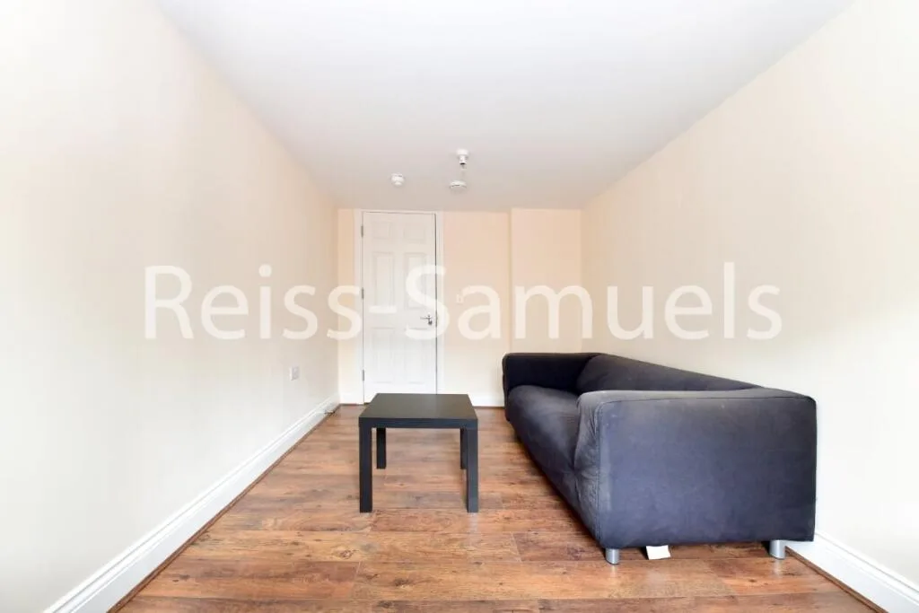 6 bedroom terraced house for rent