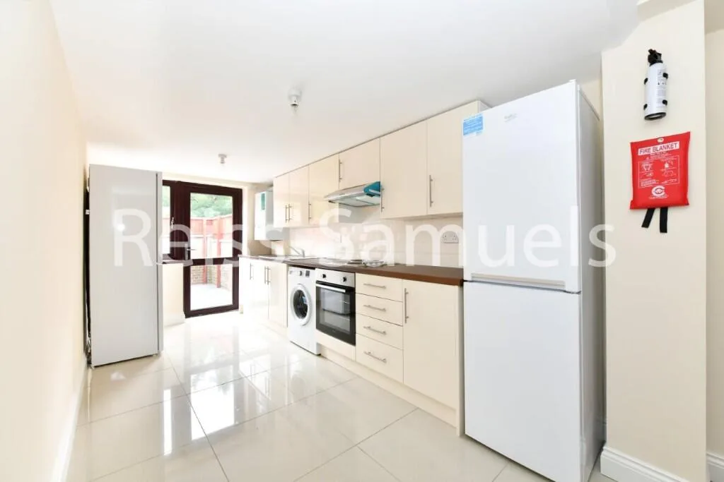 6 bedroom terraced house for rent