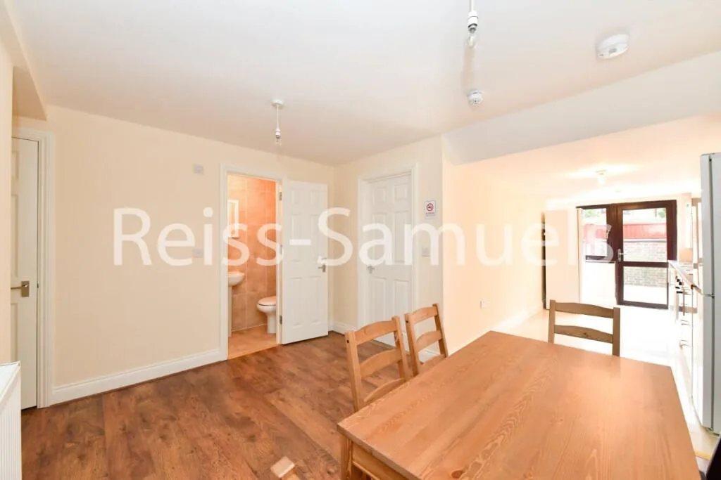 6 bedroom terraced house for rent