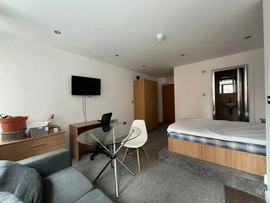 Studio flat for rent