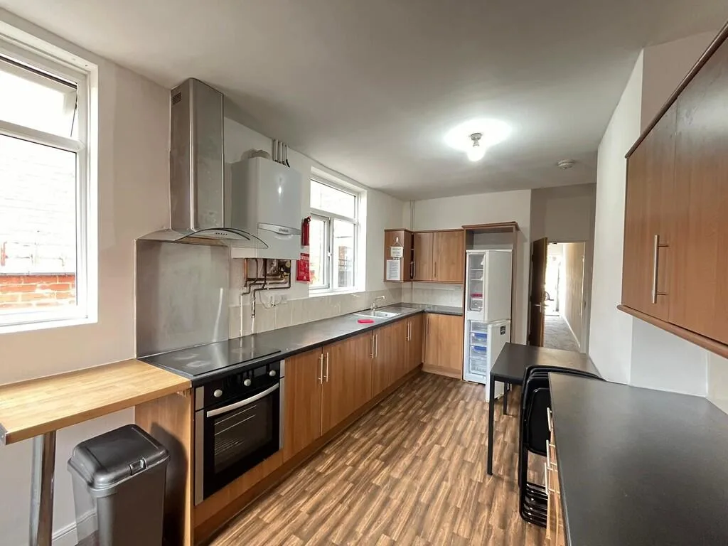 1 bedroom house share for rent