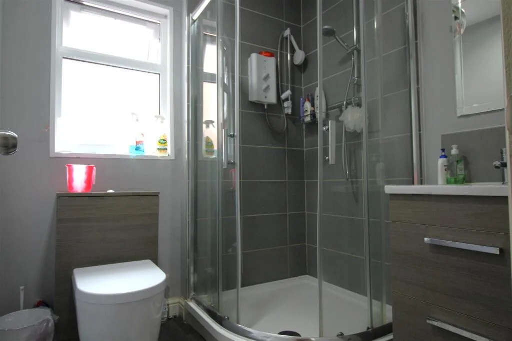 1 bedroom house share for rent