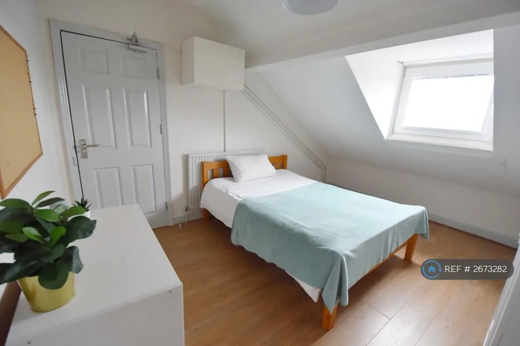 1 bedroom house share for rent