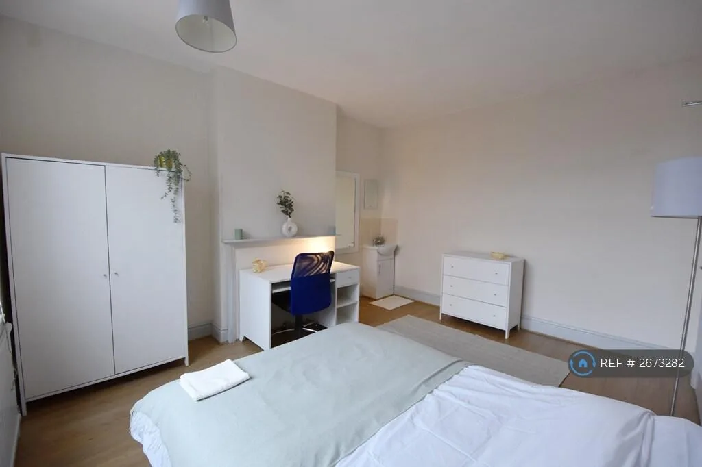 1 bedroom house share for rent