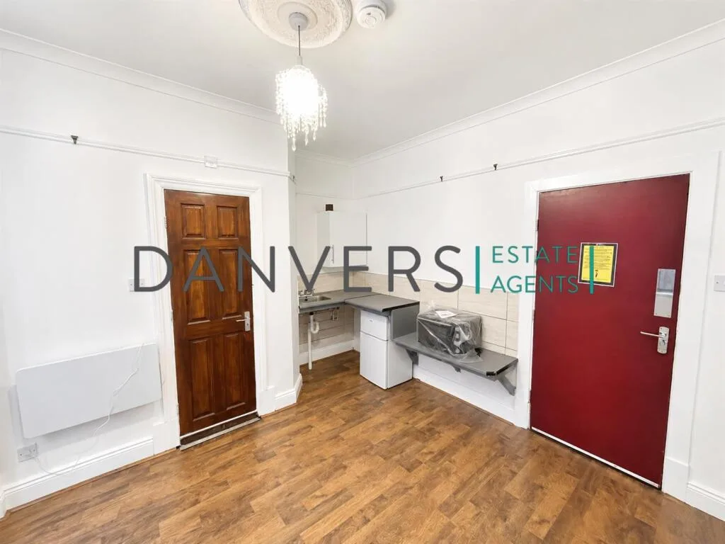 Studio flat for rent