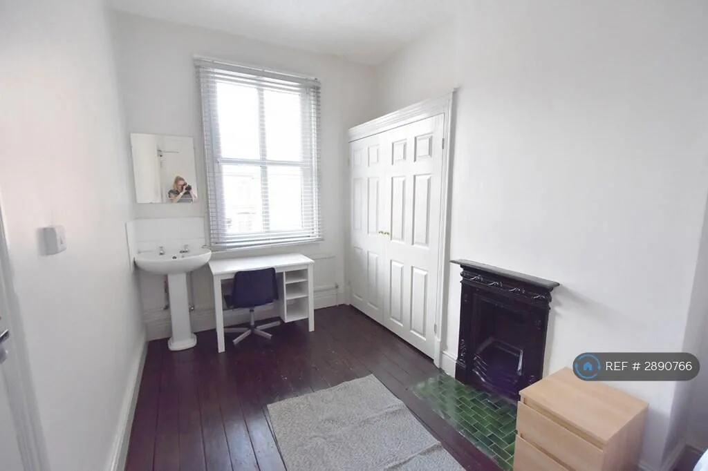 1 bedroom house share for rent