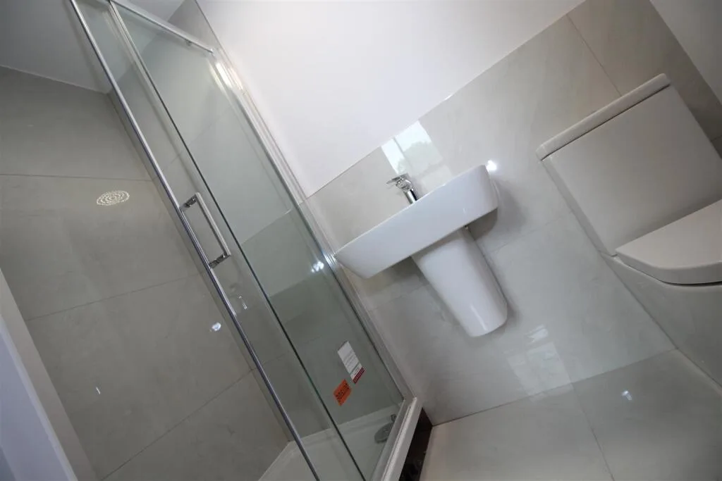 1 bedroom house share for rent