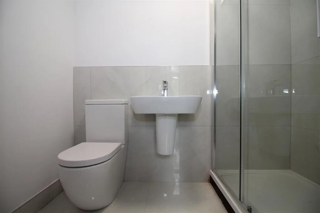 1 bedroom house share for rent