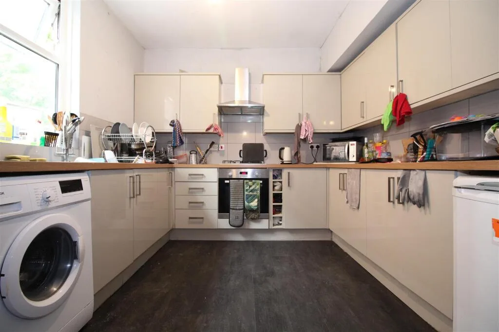 1 bedroom house share for rent