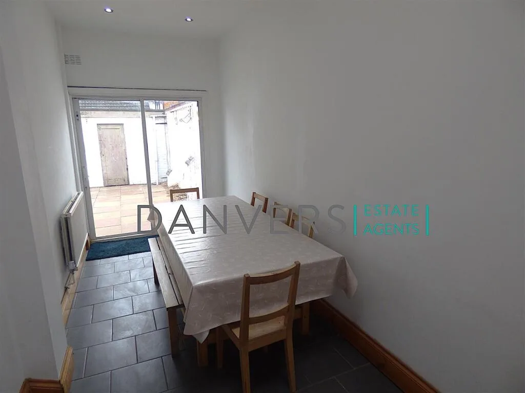 6 bedroom detached house for rent