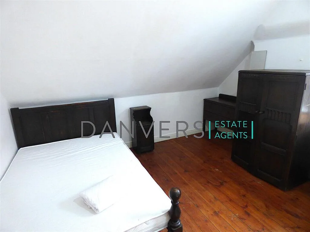 6 bedroom detached house for rent