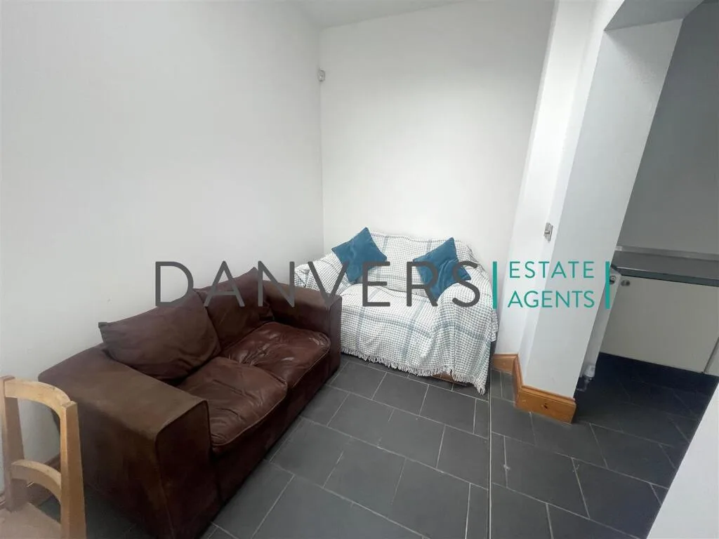 6 bedroom detached house for rent