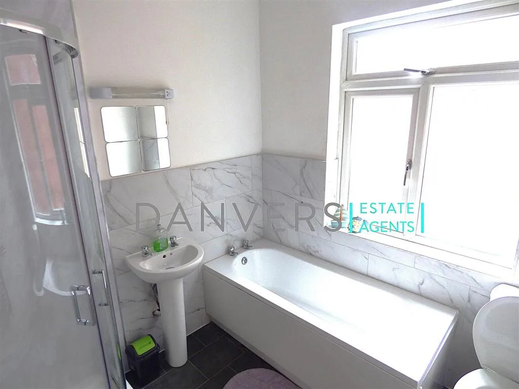 6 bedroom detached house for rent