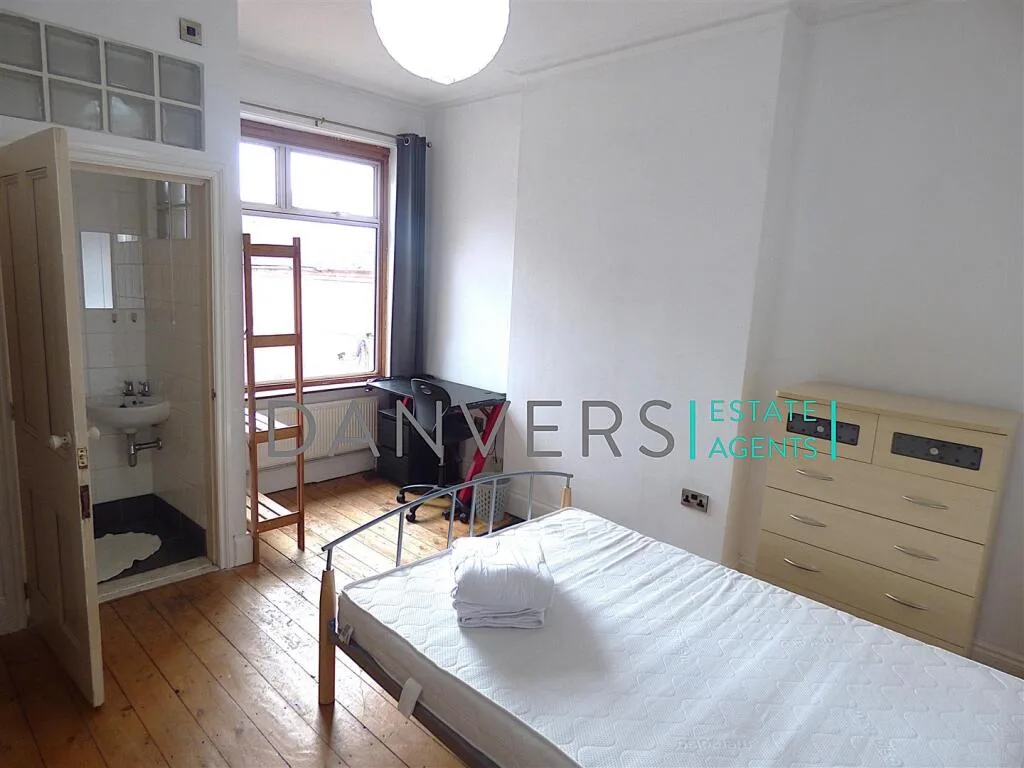 6 bedroom detached house for rent