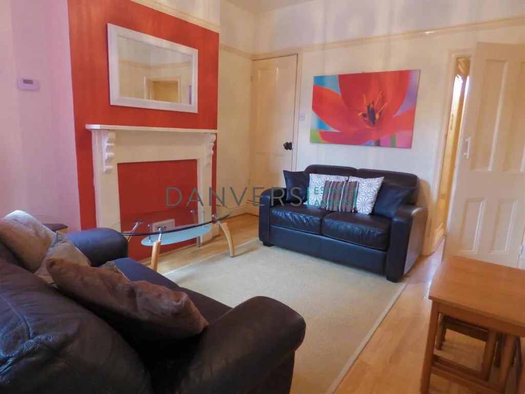 4 bedroom terraced house for rent