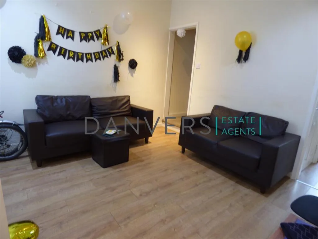 4 bedroom terraced house for rent