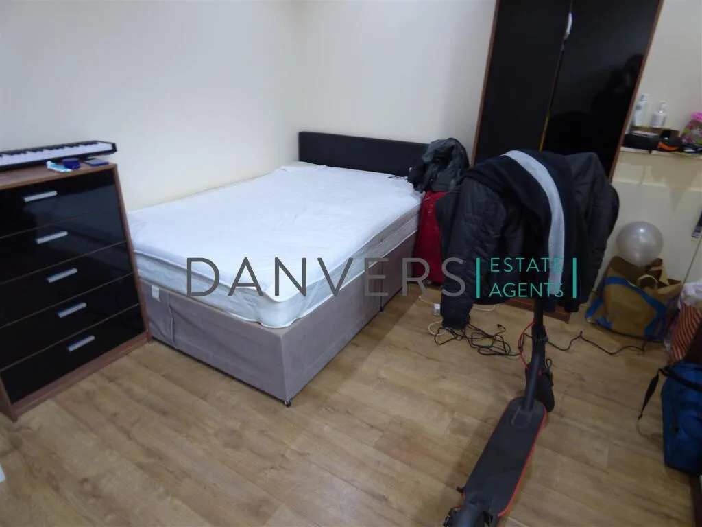 4 bedroom terraced house for rent