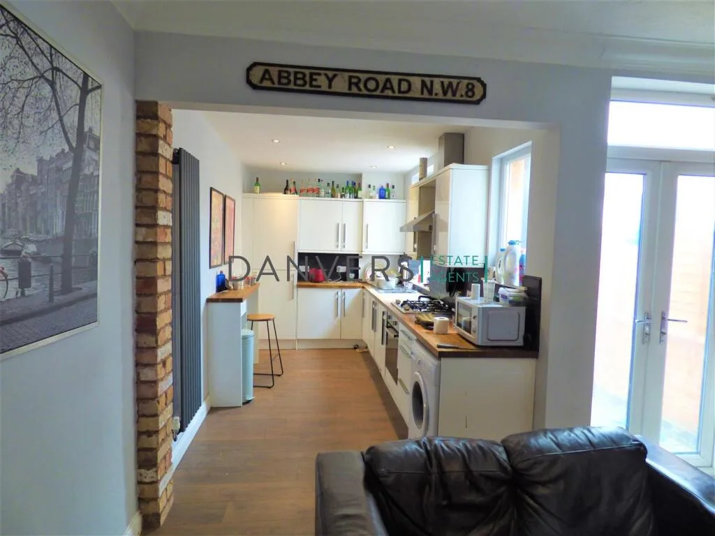 4 bedroom terraced house for rent