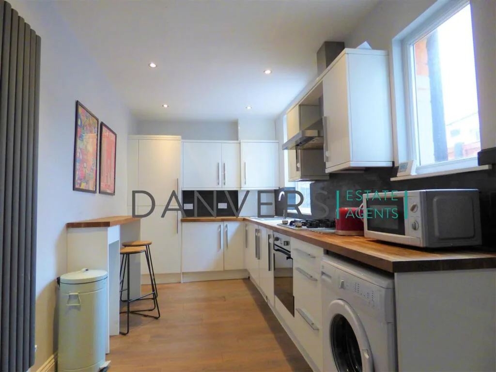 4 bedroom terraced house for rent