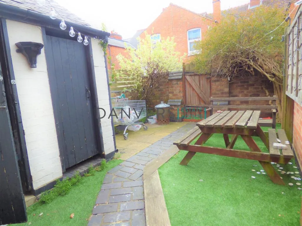 4 bedroom terraced house for rent