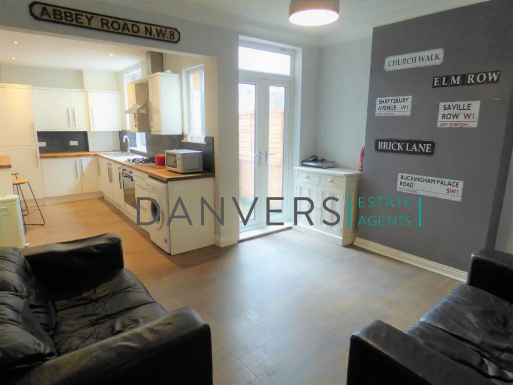 4 bedroom terraced house for rent
