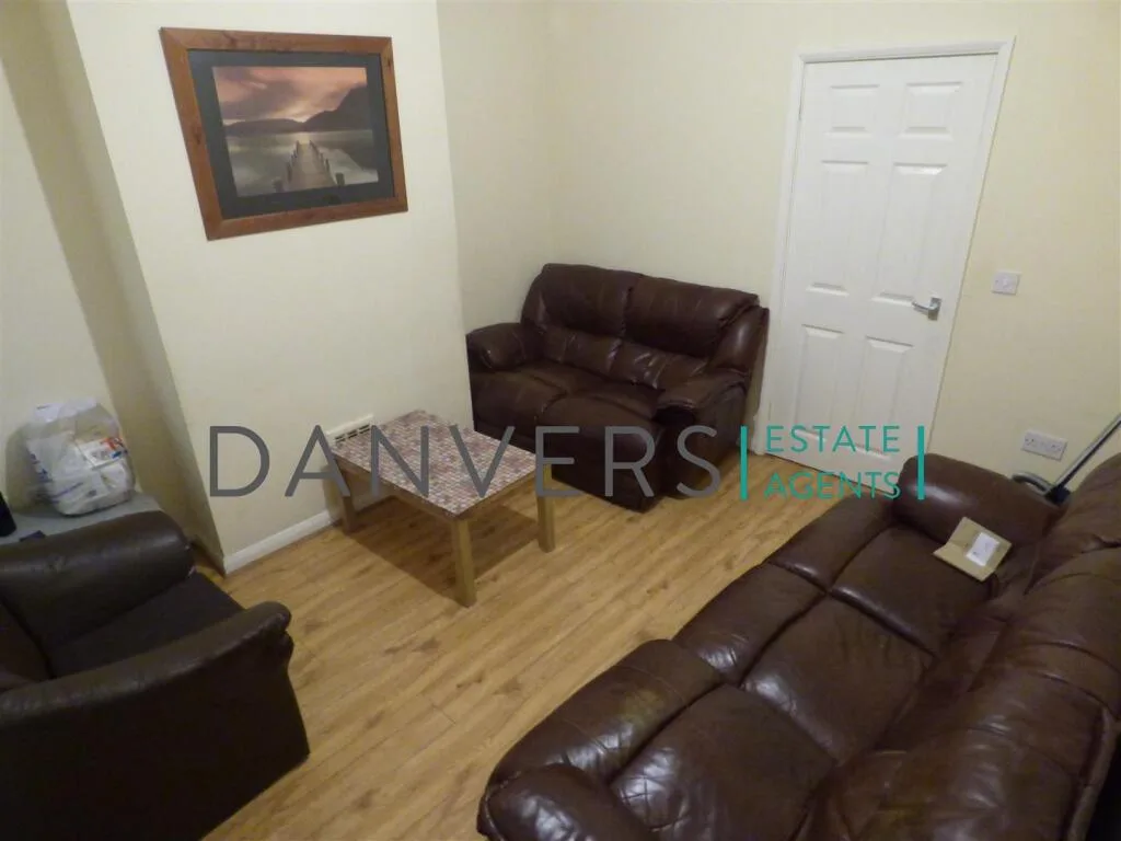 4 bedroom terraced house for rent