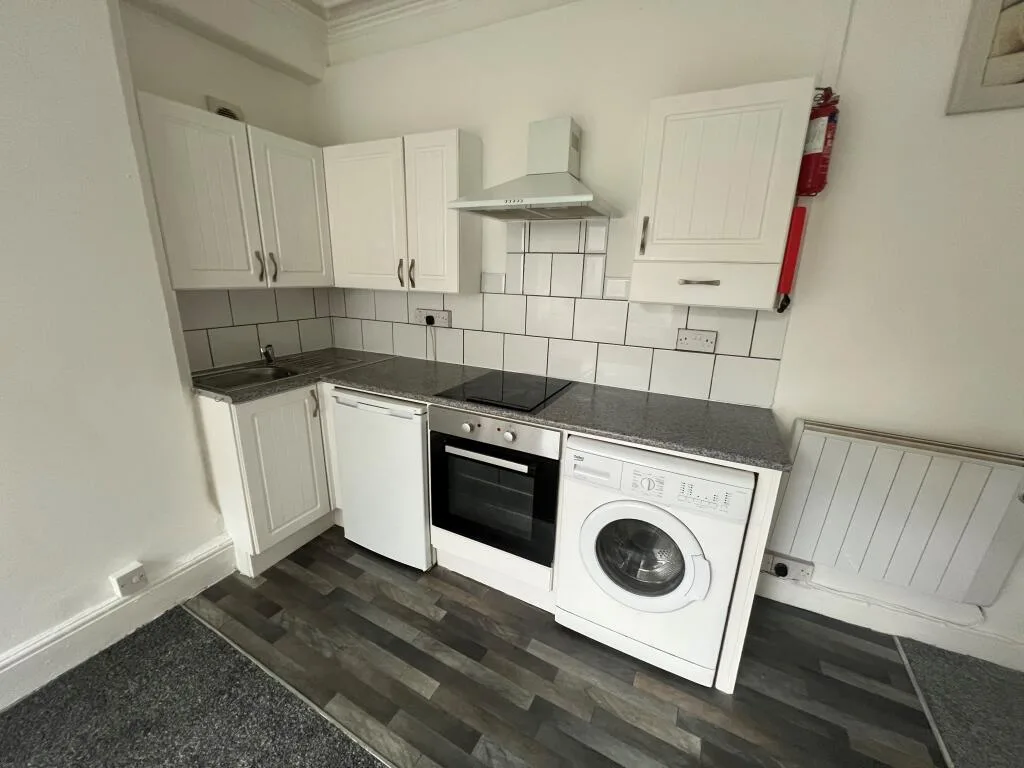 1 bedroom house share for rent