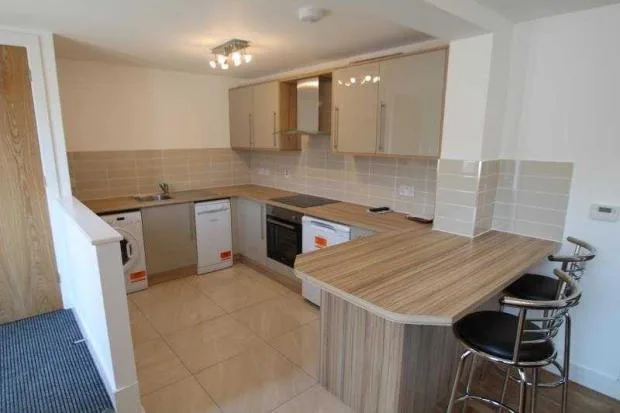 2 bedroom ground floor flat for rent