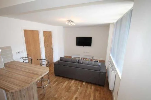 2 bedroom ground floor flat for rent