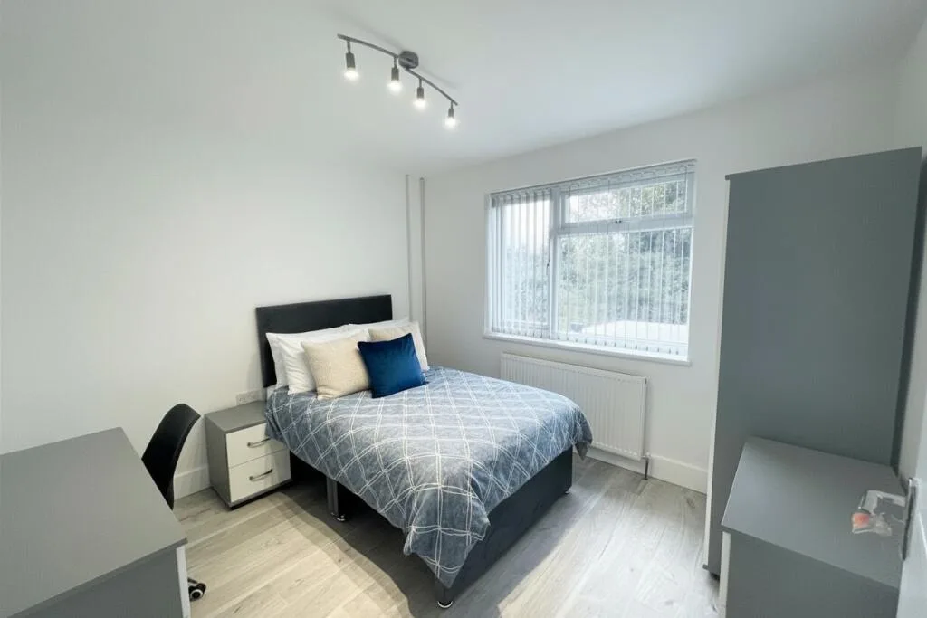 6 bedroom house for rent
