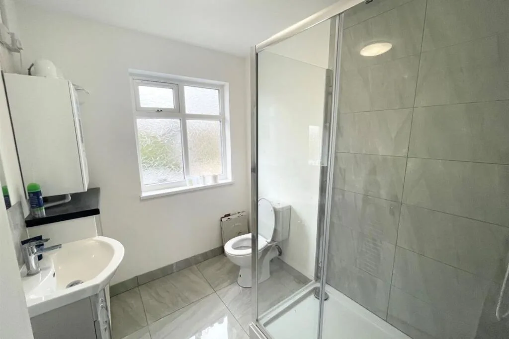 6 bedroom house for rent
