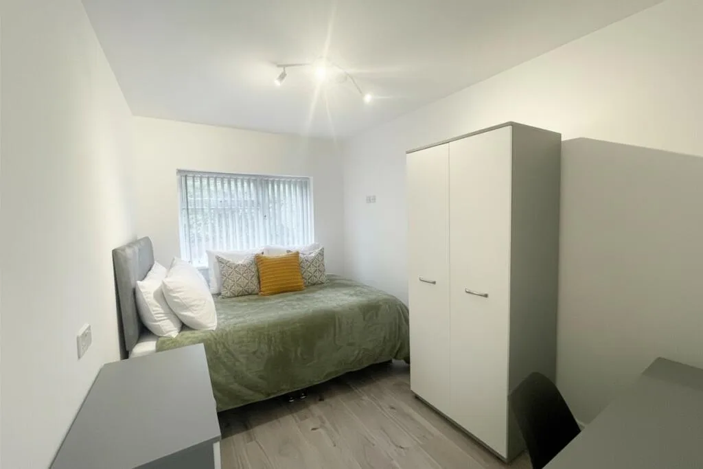 6 bedroom house for rent