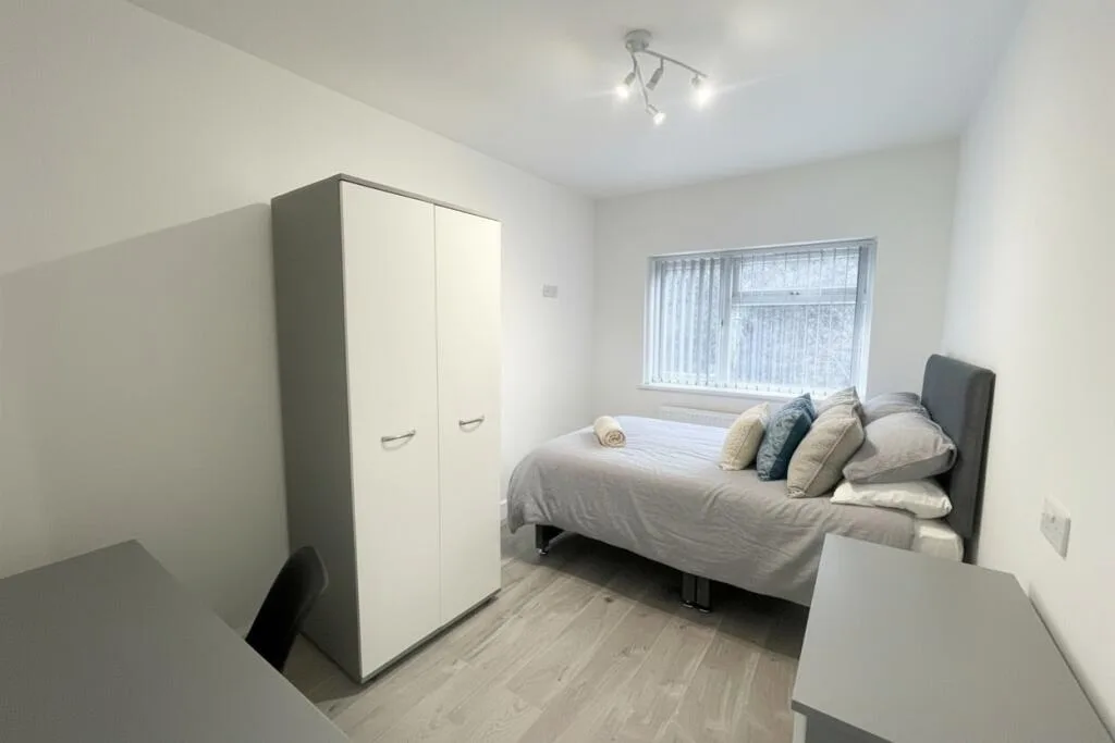 6 bedroom house for rent