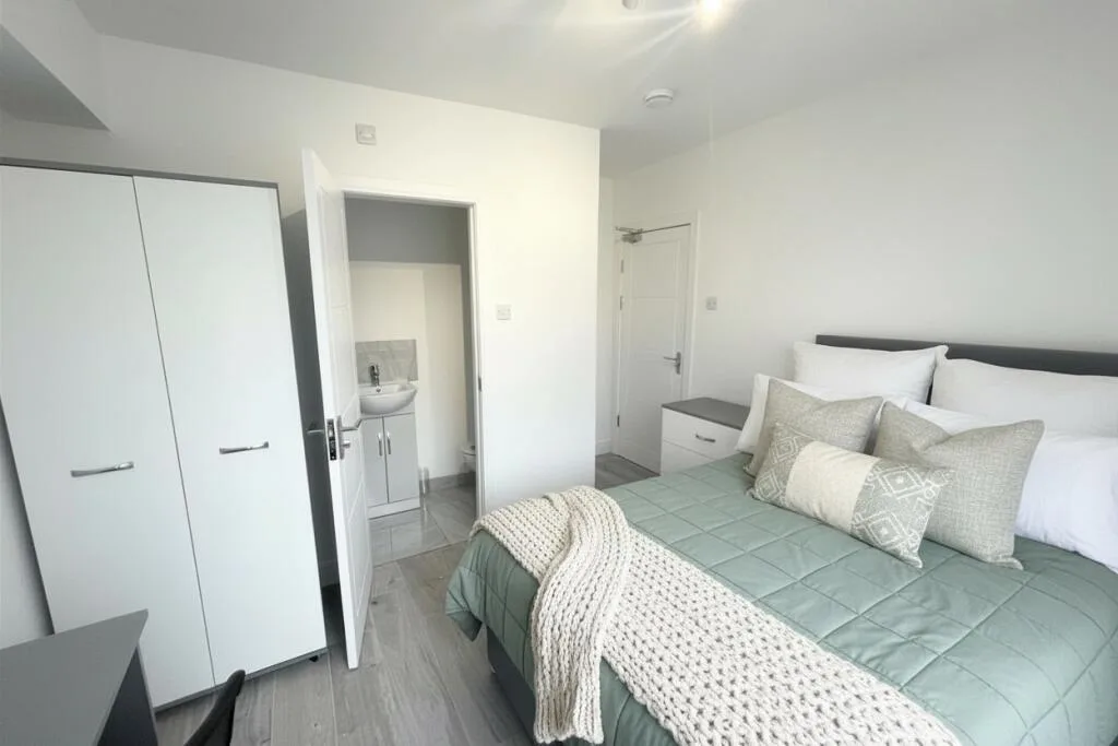 6 bedroom house for rent
