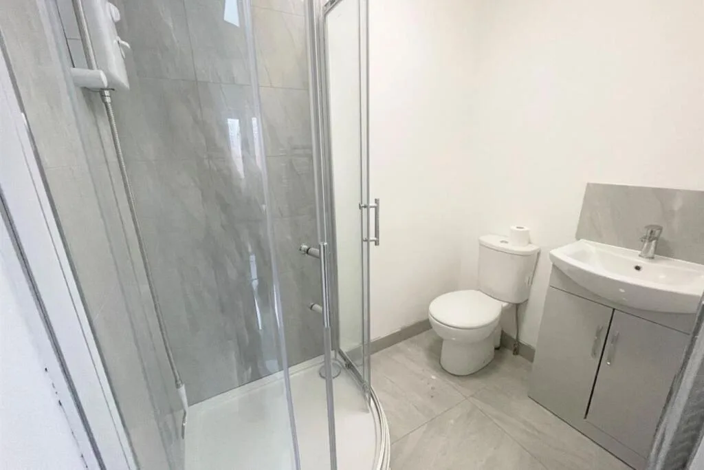 6 bedroom house for rent