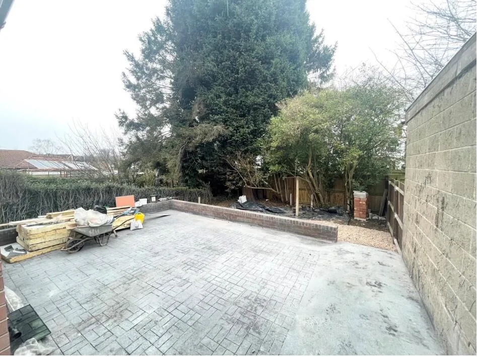 6 bedroom semi-detached house for rent