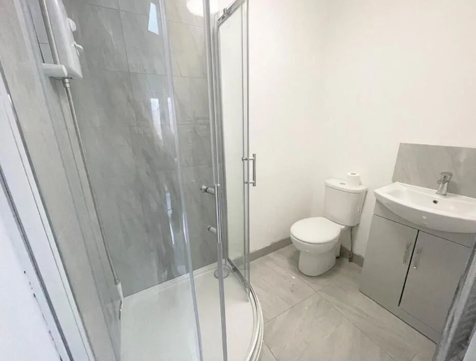 6 bedroom semi-detached house for rent