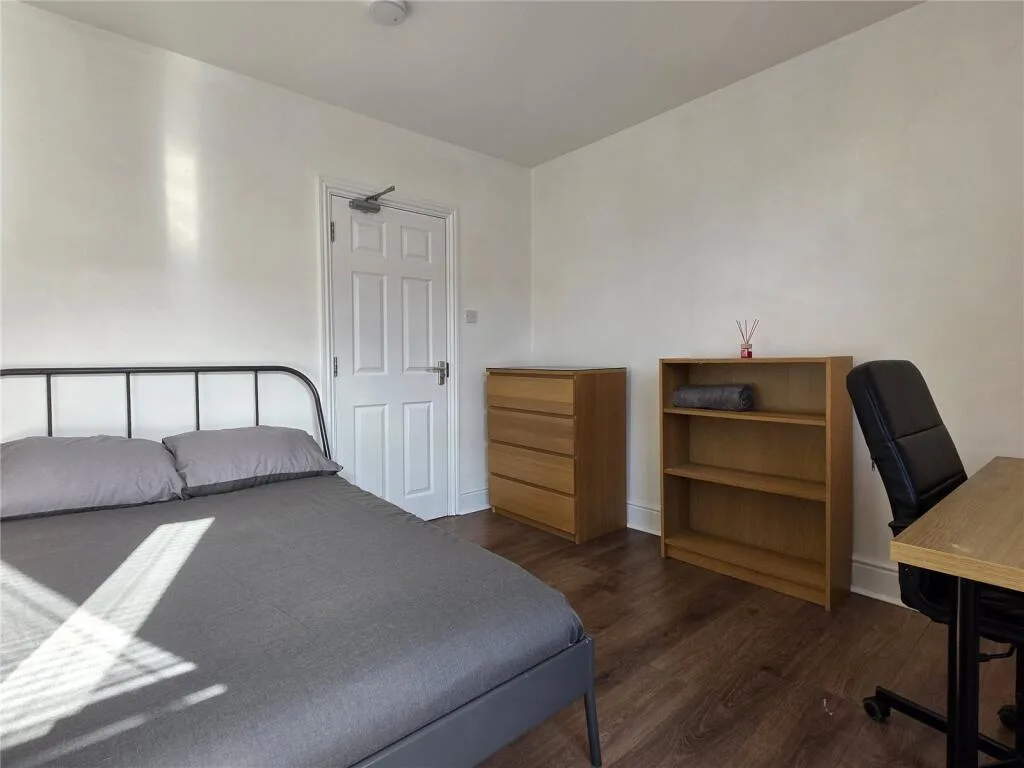 1 bedroom house share for rent